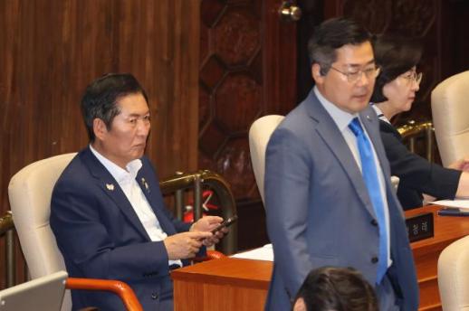 강선우 사퇴, 與전대 흔들까...박찬대 반사이익 vs 정청래 결집론
