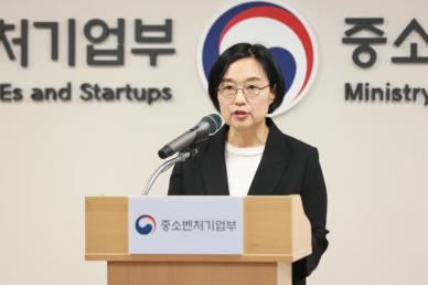한성숙 중기장관 취임...첫 행보는 소상공인