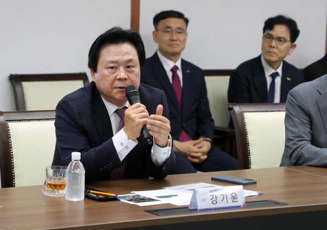  21일 인천광역시청에서 열린 영흥 미래에너지파크 조성사업 관련 업무협약 체결 행사에서 강기윤 한국남동발전 사장이 인사말을 하고 있다사진한국남동발전