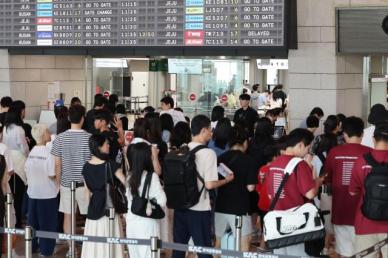 [포토] 여름 휴가철 시작, 북적이는 김포공항