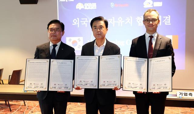 유럽2개사 투자협약식 김석필 천안부시장 김태흠 충남도지사 리콜라 프아리앙 에어리퀴드코리아 대표사진충남도