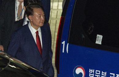 시민, 尹 상대 비상계엄 정신적 피해 손해배상 승소