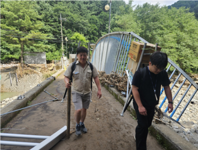 경기도 연인산도립공원 직원 10명, 중산리마을에 긴급구호 물품 전달