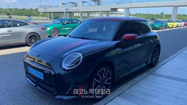 BMW 미니 JCW사진김지영 기자