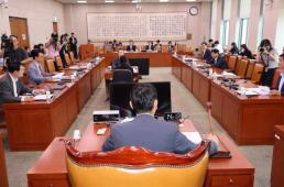 민주, 검찰개혁 비판하며 사직한 檢간부 맹비난 뻔뻔함에 치떨려