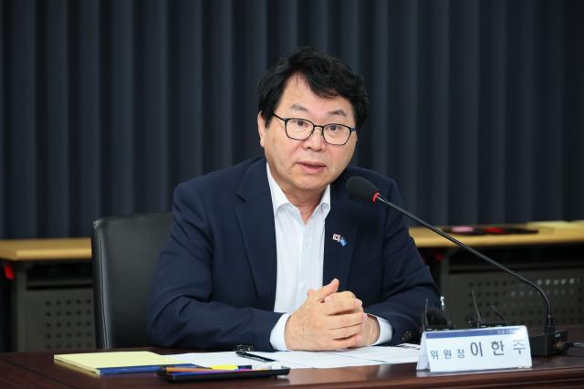 이한주 국정기획위원장이 25일 서울 종로구 국정기획위에서 열린 AI 3대 강국 도약을 위한 토론회에서 발언하고 있다사진연합뉴스