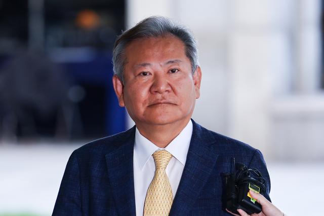 내란특검, 언론사 단전·단수 이상민 전 장관 19시간 소환조사