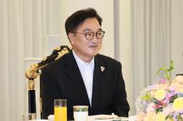 우원식, 교도소 방문해 조국 면회…광복절 특사 포함되나