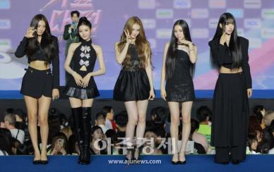 [포토] MEOVV(미야오), 2025 SBS 가요대전 Summer 블루카펫 참석