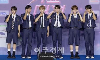 [포토] 포즈 취하는 엔시티 위시 (2025 SBS 가요대전 썸머)
