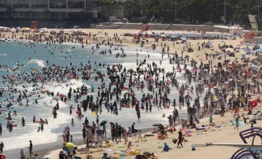 PHOTOS: Nationwide heat wave persists as vacation season begins