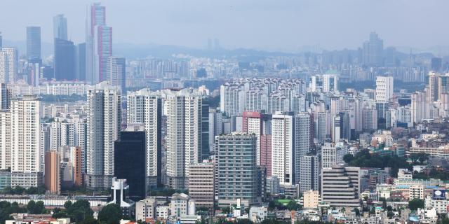서울 남산 전망대에서 바라본 아파트 단지 사진연합뉴스