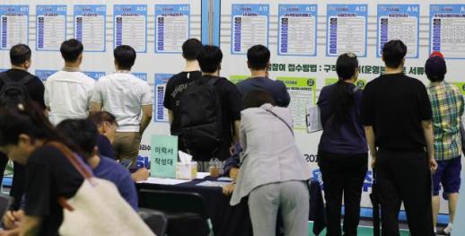 韩国青年就业困境加剧 20多岁帮工族激增 