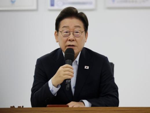 李, 참모들과 대미 협상 방안 논의…끝까지 국익 위해 최선 다해 달라