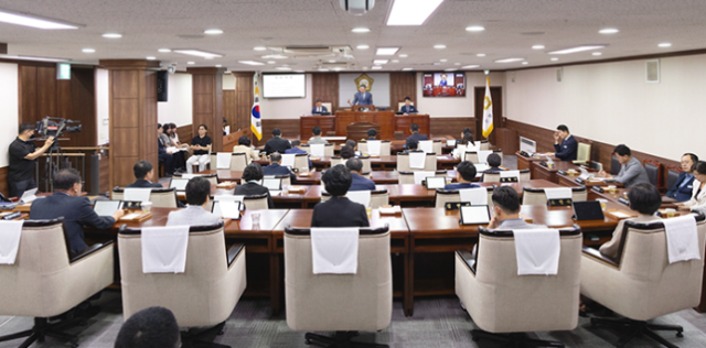 순천시의회가 지난 25일 제288회 임시회 제2차 본회의에서 2025년도 제1회 추가경정예산안을 최종 의결했다 사진순천시의회