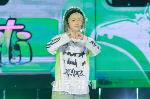 [포토] 더쇼 무대오른 JAY(김진환)