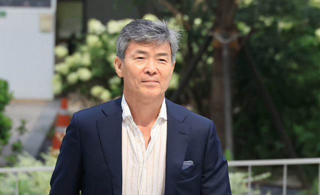 이종호 전 블랙펄인베스트 대표가 30일 오전 서울 종로구 KT광화문빌딩 민중기 특별검사팀 사무실에 출석하고 있다 사진연합뉴스