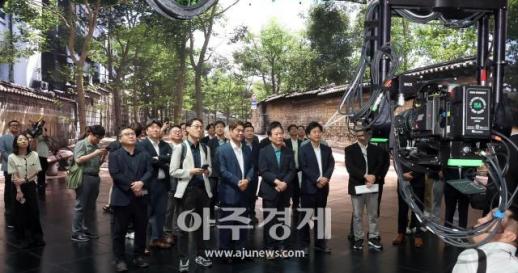 [포토] CJ ENM 스튜디오 방문한 국정기획위원회