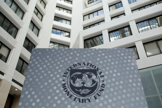 IMF cuts Koreas 2025 growth outlook to 0.8 percent