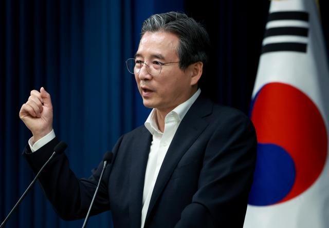 Kim Yong-beom policy chief of the presidential office answers to the media after briefing how South Korea and the US reached a comprehensive trade agreement on tariff measures Yongsan Presidential Office July 31 2025 Yonhap