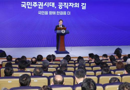 李 직권남용죄 남용 막겠다…적극 행정 강조