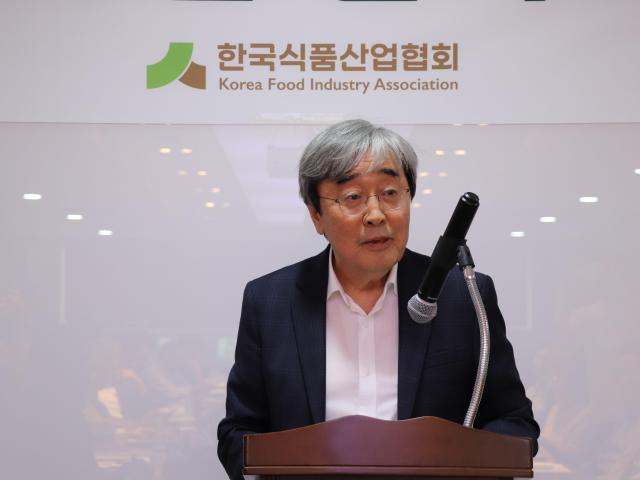 박진선 한국식품산업협회 회장이 31일 서울 서초구 협회 대회의실에서 열린 제2차 임시총회에서 발언하고 있다 사진한국식품산업협회