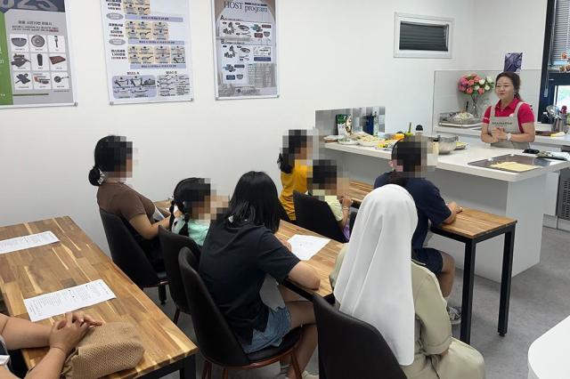 전북권 그룹홈·쉼터 아동을 위한 여름방학 프로그램 요리교실 모습 사진사맥지청소년사회교육원 익산키퍼트리