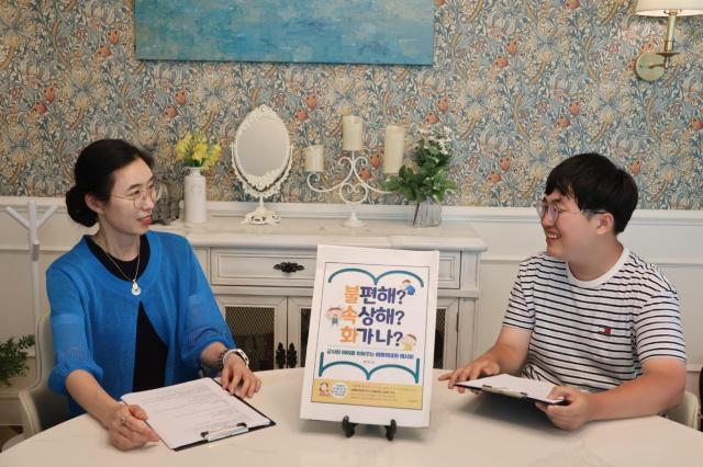 인터뷰 장면 사진 김호이 기자