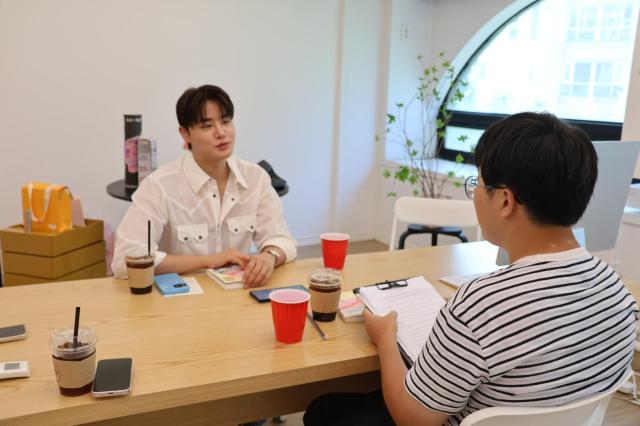 인터뷰 장면 사진 김호이 기자