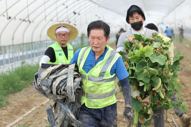 郑清来当选民主党党首后首访全罗灾区 誓言回报民主圣地贡献