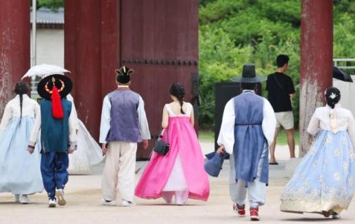 《K-POP:猎魔女团》热潮加极端高温 韩国避暑旅行走红海外