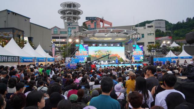 재태백시문화재단이 ‘2025 태백 쿨 시네마 페스티벌’과 ‘제10회 한강·낙동강 발원지 축제’가 시민과 관광객들의 뜨거운 호응 속에 성황리에 마무리됐다고 밝혔다 사진태백시