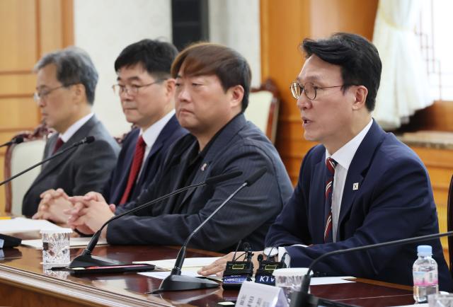 김민석 국무총리가 4일 서울 종로구 정부서울청사에서 열린 이태원 참사 추모위원회에서 모두발언을 하고 있다 사진연합뉴스