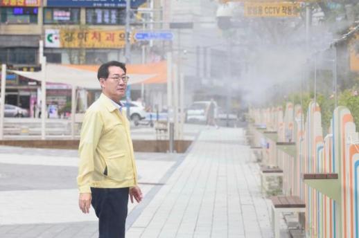 정명근 화성시장, 폭염 대응 강화…쿨링포그·스마트쉘터 현장 점검