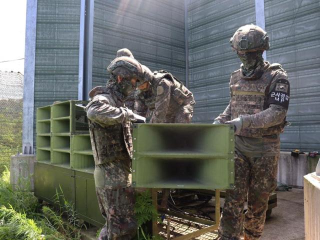 South Korea begins dismantling loudspeakers along border