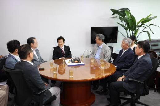 [아주경제 오늘의 뉴스 종합] 필리버스터 첫 주자 野신동욱 방송법, 민주노총 일자리 만들어 주기 법 外