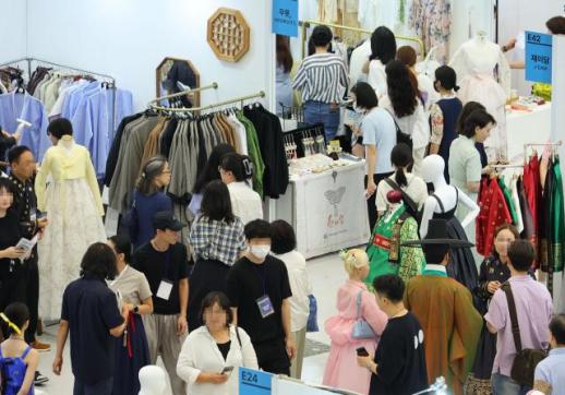 2025 한복상점에 150개 한복업체 참여…가격 80% 할인