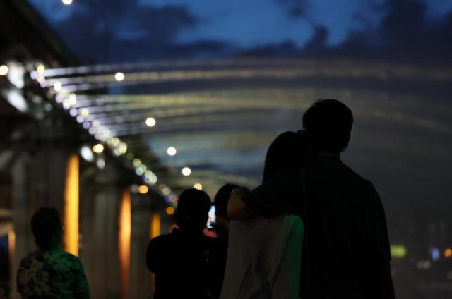 汉江公园与海云台夜间客流激增 20多岁成主力人群