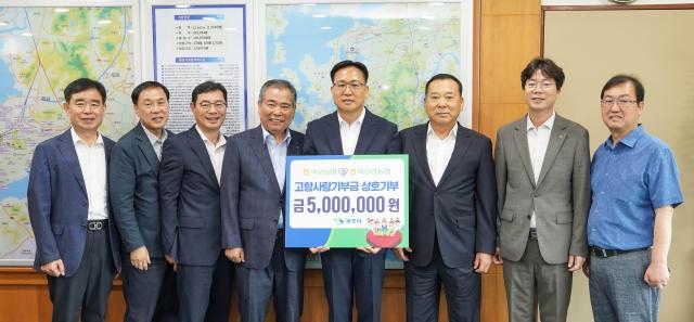 목포시가 지난 4일 목포농협과 북신안농협 임직원들과 고향사랑기부제에 동참했다사진목포시