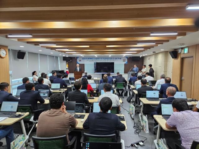 Tajik teachers attend digital learning program in S. Korea