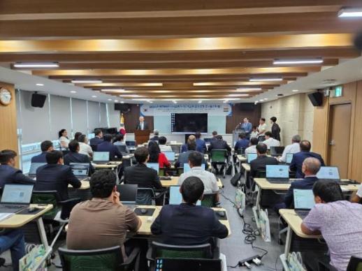 Tajik teachers attend digital learning program in S. Korea