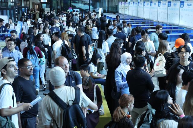 李在明提倡扩大引进外籍人力 专家呼吁同步加强制度改革
