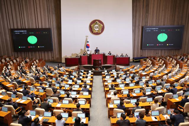 5일 국회 본회의에서 방송법 일부개정법률안이 통과되고 있다 사진연합뉴스