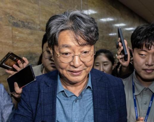 [포토] 차명 주식 거래 의혹 제기된 이춘석 국회 법사위원장
