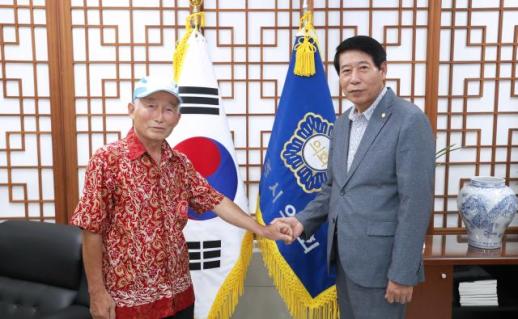 남관우 전주시의회 의장, 제기차기 명인과 전통놀이·관광 협력안 모색