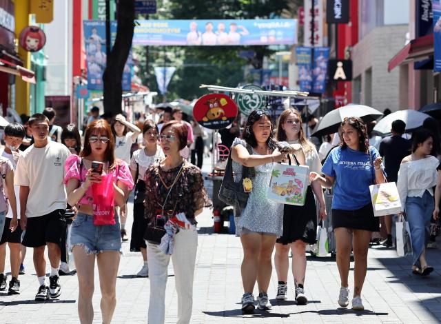 South Korea to allow visa-free entry for Chinese tourists starting next month