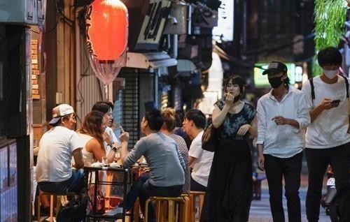 도쿄 신주쿠 거리의 모습 사진EPA 연합뉴스