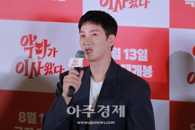 배우 안보현이 6일 오후 서울 용산구 CGV 용산아이파크몰에서 열린 영화 악마가 이사왔다 언론시사회에 참석해 소감을 말하고 있다 20250806사진유대길 기자 dbeorlf123ajunewscom
