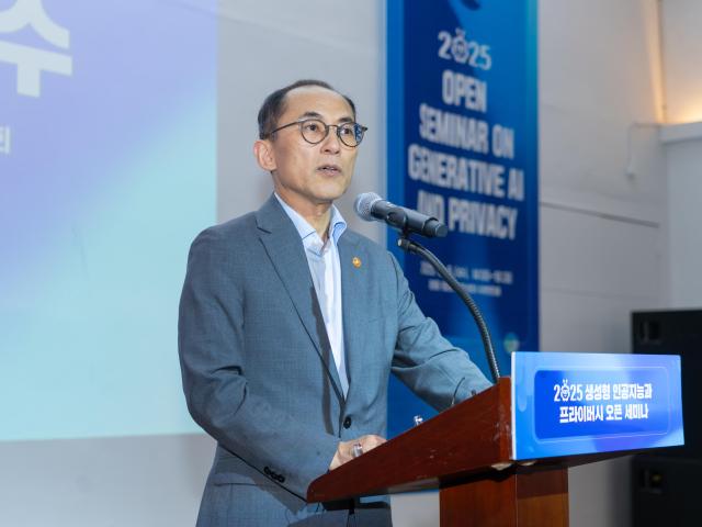 고학수 개인정보보호위원회 위원장이 8월 6일 오후 서울 중구 소재 정동1928아트센터에서 개최된 생성형 인공지능과 프라이버시 오픈 세미나에서 인사말씀을 하고 있다 사진개인정보보호위원회