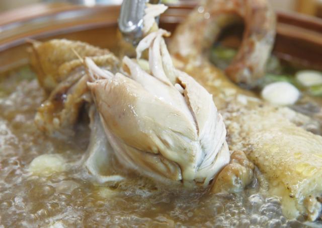 전라남도는 무더위에 지친 체력을 보강하고 건강을 챙길 수 있는 여름철 대표 보양식으로 △갯장어요리 △흑염소요리 △민물매운탕 △해신탕 △회춘탕 △토종닭요리 등 6가지를 추천했다사진전남도